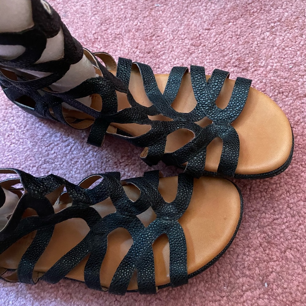 Gentle Souls Black Gladiator Sandals - Size 7.5 - Picture 13 of 14